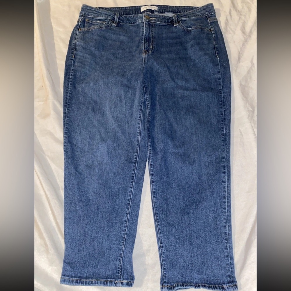 Lane Bryant jeans Mid-Rise Essential Stretch Girlfriend Crop - Size 18